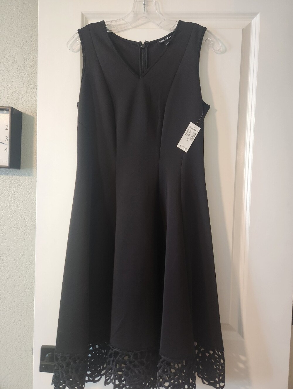 Perfect Wedding Guest Dress! NWT Roz & Ali Black Sleeveless Fit & Flare - Dress